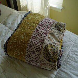 LIKE NEW ANTHROPOLOGIE Queen Patterned Duvet, 100% Cotton.